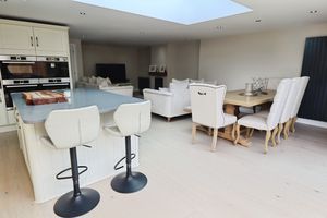 ASPEN CLOSE- click for photo gallery